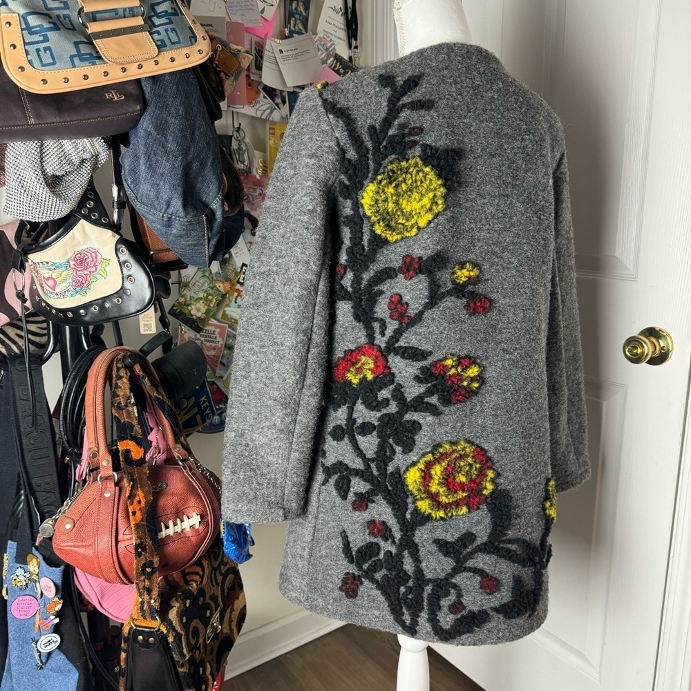 Kikisix Italian Embroidered Cardigan Medium